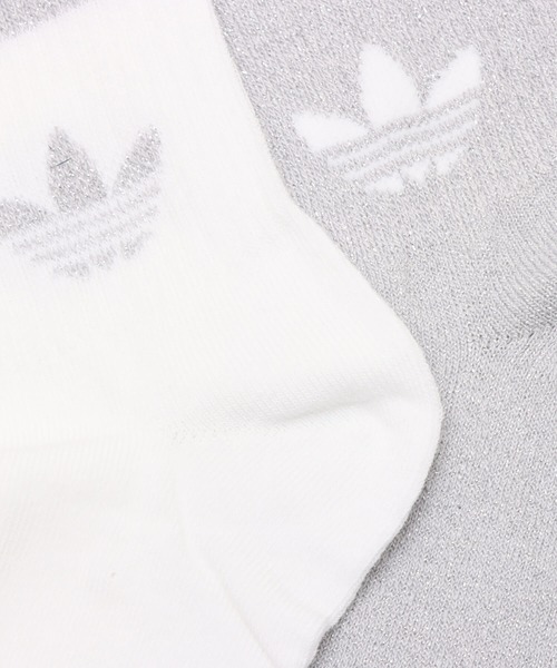 adidas（アディダス）の「adidas 3 STRIPES GLITTER CREW SOCKS 2 PAIRS / アディダス 3 ストライプ グリッター クルーソックス 2 ペアー（ソックス/靴下・メンズ・グレー×ホワイト・L/M/S）」の5枚目の写真