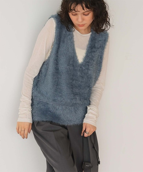 titivate(ティティベイト)の「Vネックオーバーサイズシャギーニットベスト(ベスト・レディース・グレイッシュベージュ/ライトピンク/アイボリー/ブラック/ダークブラウン/ブルー・M/S)」の6枚目の写真