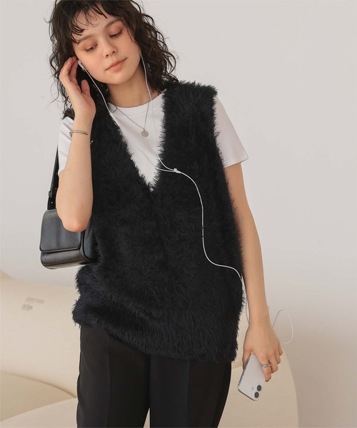 titivate(ティティベイト)の「Vネックオーバーサイズシャギーニットベスト(ベスト・レディース・グレイッシュベージュ/ライトピンク/アイボリー/ブラック/ダークブラウン/ブルー・M/S)」の16枚目の写真