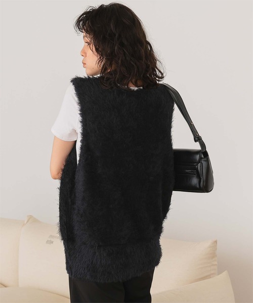 titivate(ティティベイト)の「Vネックオーバーサイズシャギーニットベスト(ベスト・レディース・グレイッシュベージュ/ライトピンク/アイボリー/ブラック/ダークブラウン/ブルー・M/S)」の18枚目の写真