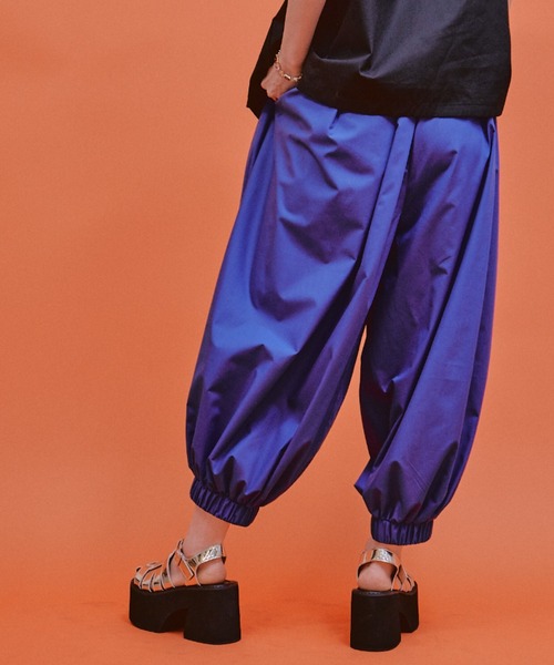 manana suerte（マニャーナスエルテ）の「ボリュームサーカスパンツ（その他パンツ・レディース・ブルー/ブラック/オリーブ・FREE）」の9枚目の写真