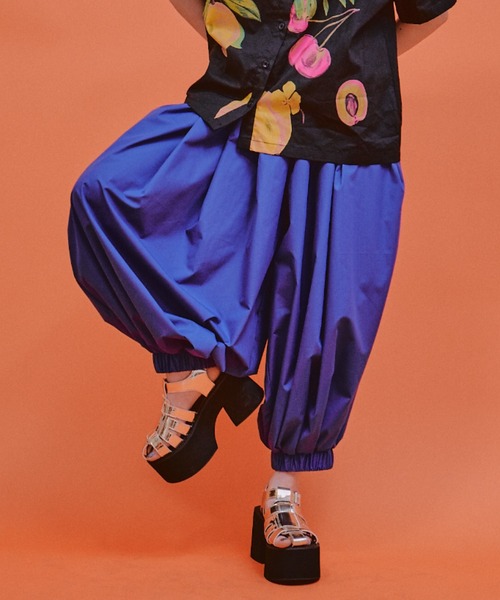 manana suerte（マニャーナスエルテ）の「ボリュームサーカスパンツ（その他パンツ・レディース・ブルー/ブラック/オリーブ・FREE）」の10枚目の写真