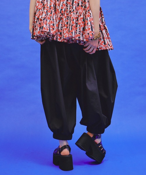 manana suerte（マニャーナスエルテ）の「ボリュームサーカスパンツ（その他パンツ・レディース・ブルー/ブラック/オリーブ・FREE）」の19枚目の写真