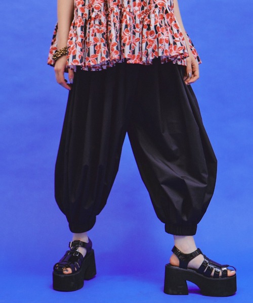 manana suerte（マニャーナスエルテ）の「ボリュームサーカスパンツ（その他パンツ・レディース・ブルー/ブラック/オリーブ・FREE）」の21枚目の写真