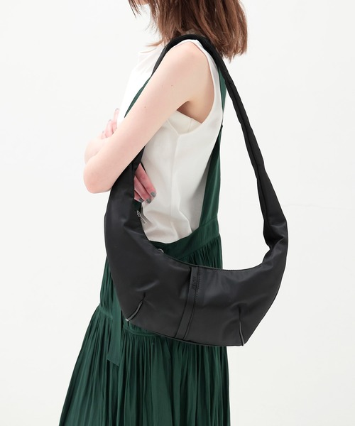 HVISK（ヴィスク）の「HVISK / RUSH MATTE TWILL(ラッシュマットツイル ショルダーバッグ 1000-102-021500)（ショルダーバッグ・レディース・ブラック/レッド・FREE）」の3枚目の写真