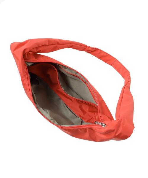 HVISK（ヴィスク）の「HVISK / RUSH MATTE TWILL(ラッシュマットツイル ショルダーバッグ 1000-102-021500)（ショルダーバッグ・レディース・ブラック/レッド・FREE）」の8枚目の写真