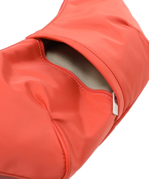 HVISK（ヴィスク）の「HVISK / RUSH MATTE TWILL(ラッシュマットツイル ショルダーバッグ 1000-102-021500)（ショルダーバッグ・レディース・ブラック/レッド・FREE）」の10枚目の写真