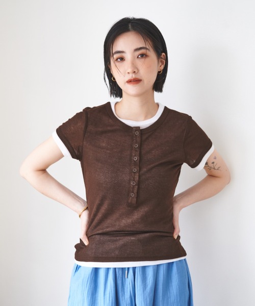 FMiBL(ファミル)の「ハーフスリーブヘンリーネックトップス(Tシャツ/カットソー・レディース・イエロー/ブラウン/ブルー・FREE)」の2枚目の写真
