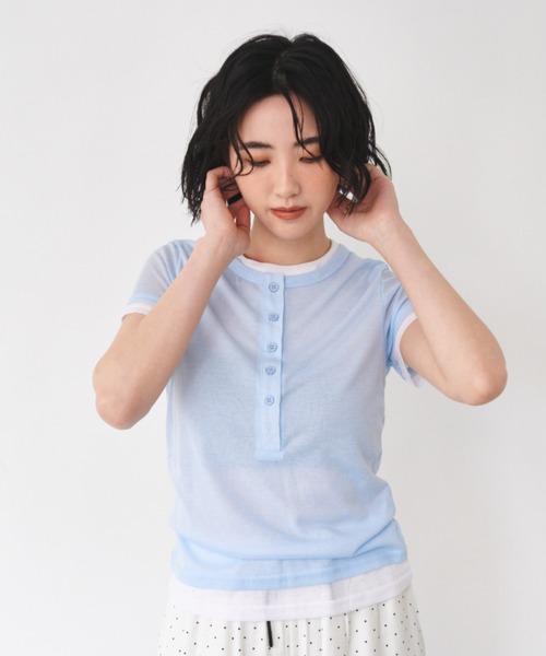 FMiBL(ファミル)の「ハーフスリーブヘンリーネックトップス(Tシャツ/カットソー・レディース・イエロー/ブラウン/ブルー・FREE)」の1枚目の写真