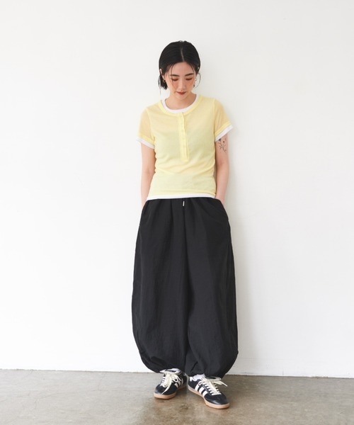 FMiBL(ファミル)の「ハーフスリーブヘンリーネックトップス(Tシャツ/カットソー・レディース・イエロー/ブラウン/ブルー・FREE)」の22枚目の写真