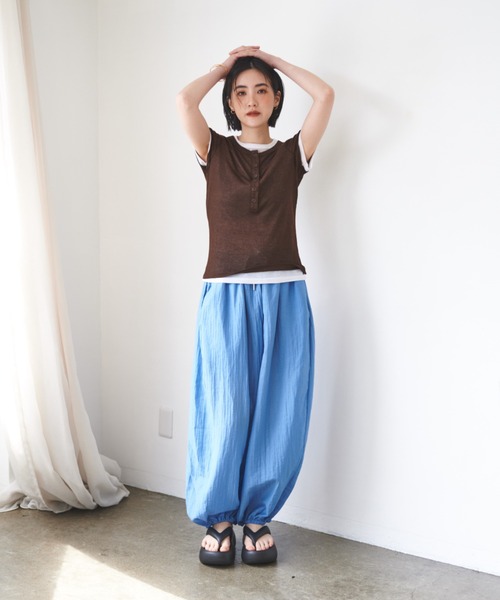 FMiBL(ファミル)の「ハーフスリーブヘンリーネックトップス(Tシャツ/カットソー・レディース・イエロー/ブラウン/ブルー・FREE)」の11枚目の写真