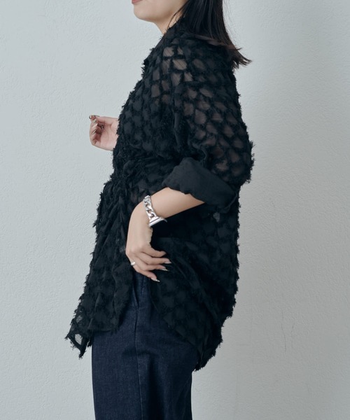 Lui's（ルイス）の「ジャガードシャーロリングブラウス（シャツ/ブラウス・レディース・オフホワイト/ブラック・FREE）」の4枚目の写真