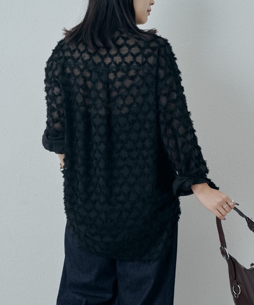 Lui's（ルイス）の「ジャガードシャーロリングブラウス（シャツ/ブラウス・レディース・オフホワイト/ブラック・FREE）」の5枚目の写真