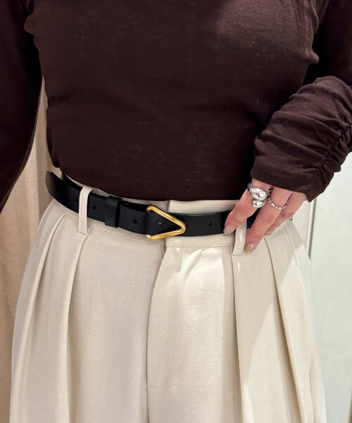 CAPRICIEUX LE'MAGE(カプリシューレマージュ)の「トライアングルバックルベルト(ベルト・レディース・ブラック/ブラウン・FREE)」の1枚目の写真