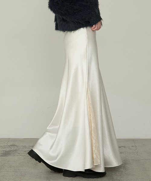 Cherir Mignon（シェリルミニョン）の「【Cherir Mignon】- Silhouette Couture -レーススリットサテンロングスカート（スカート・レディース・ブラック/ホワイト・S/M）」の4枚目の写真