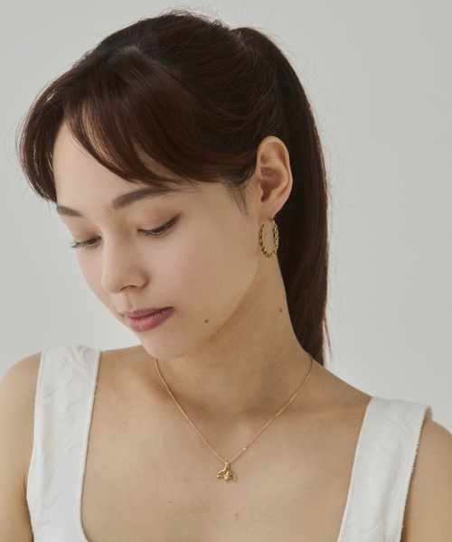 ciite' surgical stainless(シーテサージカルステンレス)の「【 金属アレルギー対応 】チェーンモチーフ フープピアス サージカルステンレス(両耳用)(ピアス(両耳用)・レディース・ゴールド/シルバー・FREE)」の5枚目の写真