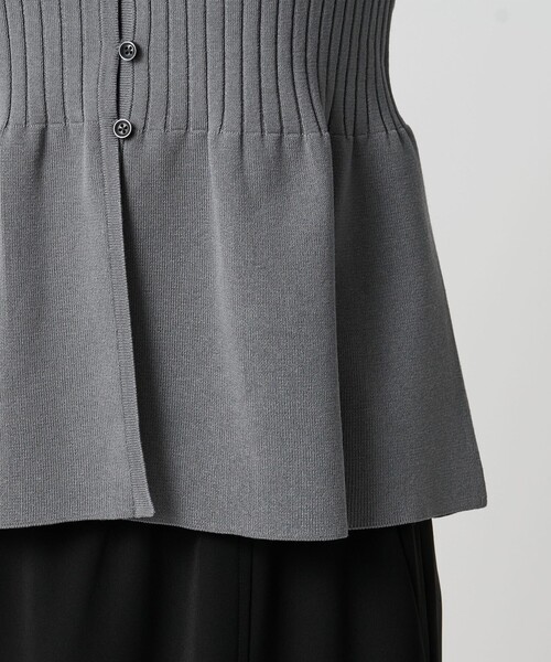 BEAUTY&YOUTH UNITED ARROWS(ビューティーアンドユースユナイテッドアローズ)の「【WEB限定 Wardrobe DAILY MINIMAL】ペプラム2WAY リブニットプルオーバー ウォッシャブル(ニット/セーター・レディース・オフホワイト/ブラック/ダークグレー/ダークブラウン・FREE)」の17枚目の写真