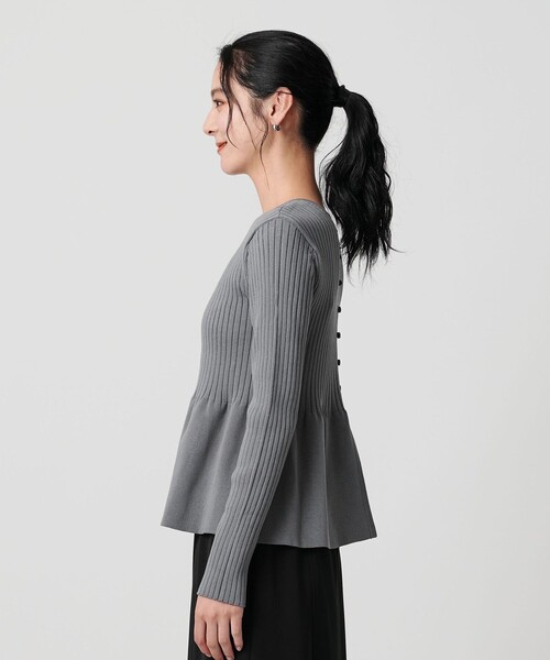 BEAUTY&YOUTH UNITED ARROWS（ビューティーアンドユースユナイテッドアローズ）の「【WEB限定 Wardrobe DAILY MINIMAL】ペプラム2WAY リブニットプルオーバー ウォッシャブル（ニット/セーター・レディース・オフホワイト/ブラック/ダークグレー/ダークブラウン・FREE）」の6枚目の写真