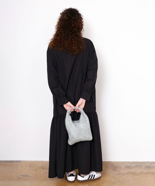 DRAW(ドロー)の「DRAW(ドロー) / ギャザード シャツ ワンピース(シャツワンピース・レディース・ブラック/グレー・MEDIUM/LARGE)」の4枚目の写真