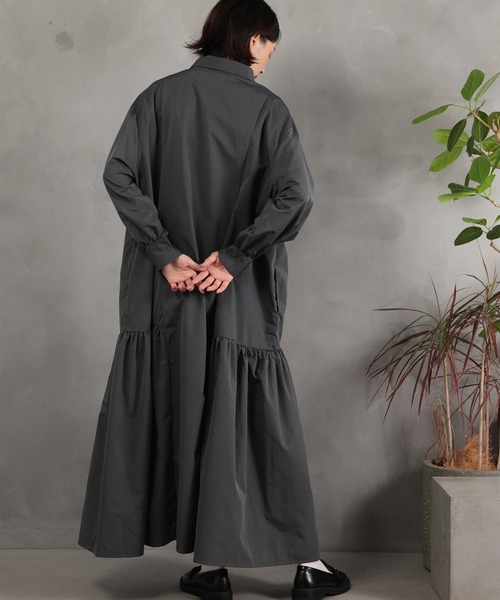 DRAW(ドロー)の「DRAW(ドロー) / ギャザード シャツ ワンピース(シャツワンピース・レディース・ブラック/グレー・MEDIUM/LARGE)」の9枚目の写真
