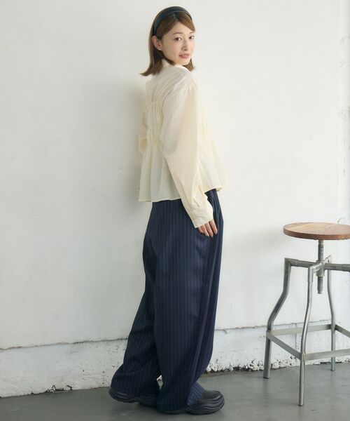 RETRO GIRL（レトロガール）の「シャーリングペプラムSH（シャツ/ブラウス・レディース・ブルー系その他/ホワイト/ダークブラウン・FREE）」の5枚目の写真