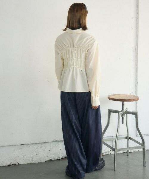 RETRO GIRL（レトロガール）の「シャーリングペプラムSH（シャツ/ブラウス・レディース・ブルー系その他/ホワイト/ダークブラウン・FREE）」の6枚目の写真