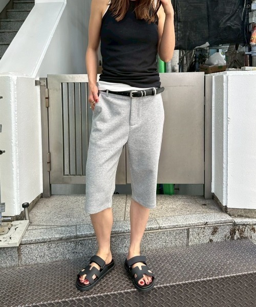 HANNE（アン）の「スリットヘムカプリパンツ（その他パンツ・レディース・グレー/ブラック・SMALL/MEDIUM）」の2枚目の写真