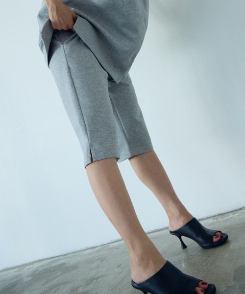 HANNE（アン）の「スリットヘムカプリパンツ（その他パンツ・レディース・グレー/ブラック・SMALL/MEDIUM）」の7枚目の写真