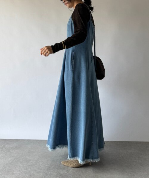 RIVE DROITE（リヴドロワ）の「【ハンサムな印象に】デニムキャミワンピース（ワンピース・レディース・サックスブルー・36/38）」の4枚目の写真