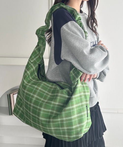 wears(ウェアーズ)の「【A4収納可】ギャザーショルダーチェック柄バッグ(ショルダーバッグ・レディース・ブラック/グリーン/ブルー・FREE)」の3枚目の写真