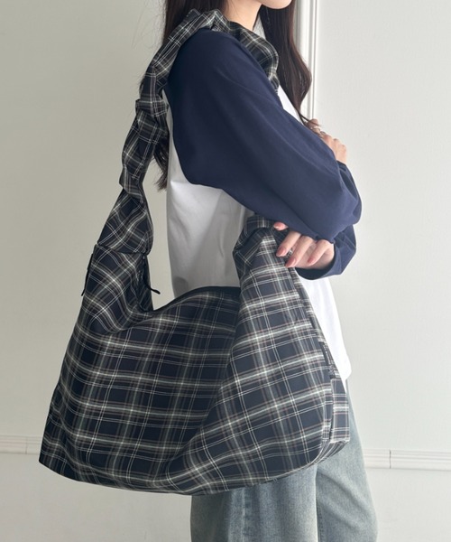wears(ウェアーズ)の「【A4収納可】ギャザーショルダーチェック柄バッグ(ショルダーバッグ・レディース・ブラック/グリーン/ブルー・FREE)」の7枚目の写真