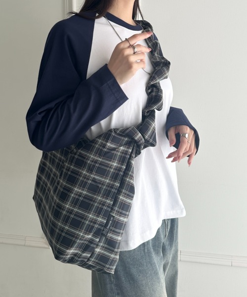 wears(ウェアーズ)の「【A4収納可】ギャザーショルダーチェック柄バッグ(ショルダーバッグ・レディース・ブラック/グリーン/ブルー・FREE)」の12枚目の写真