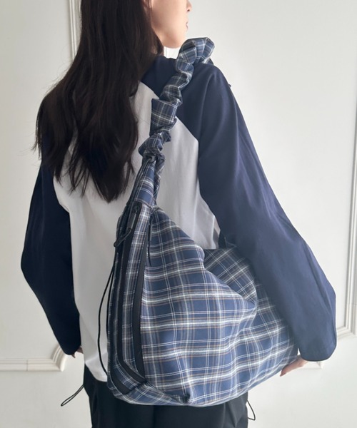 Supreme ブラック チェック柄 ショルダーバッグ Supreme ショルダーバッグ ドラムバッグ 黒 チェック柄 Supreme