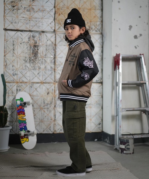 DC（ディーシー）の「DC/ディーシー アウター スタジャン キッズ スタジアム ジャケット 中綿 25 KD VARSITY JACKET YJK254505（スタジャン・キッズ・ベージュ/ブラック・130cm/140cm/150cm/160cm）」の15枚目の写真