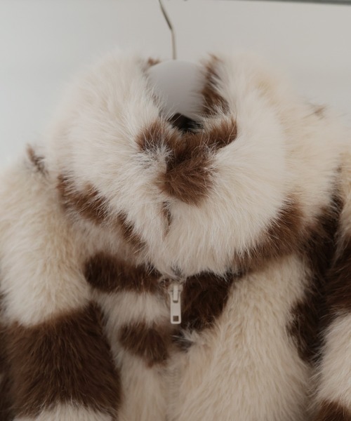 Mili affinity（ミリアフィニティー）の「カウ柄フェイクファーダブルジップジャケット（ブルゾン・レディース・ブラック/ブラウン・FREE）」の12枚目の写真