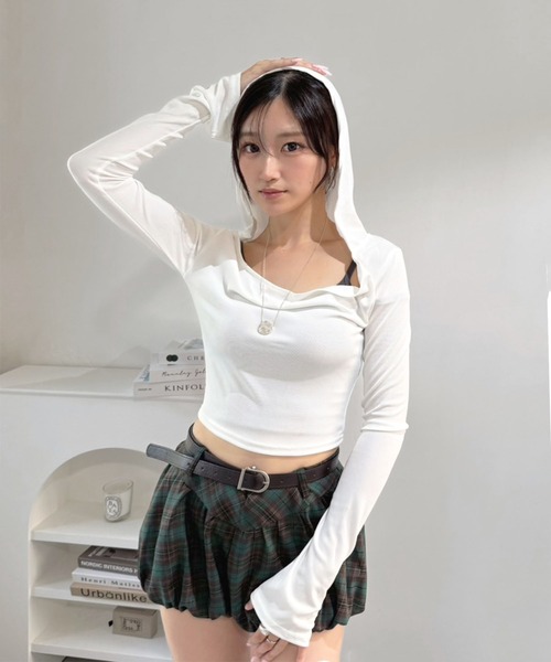 Jewelobe(ジュエローブ)の「ルーズネックフードタイトカットソー(Tシャツ/カットソー・レディース・ホワイト/グレー/ブラック・FREE)」の2枚目の写真