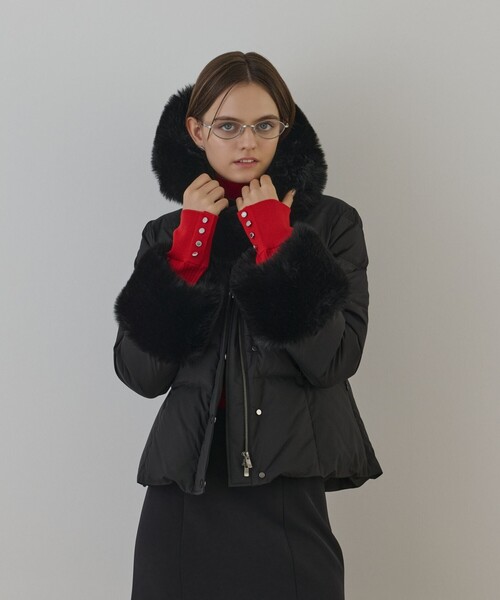 GRACE CONTINENTAL（グレースコンチネンタル）の「エコファーショートダウンジャケット（ダウンジャケット/コート・レディース・キナリ/ブラック/ブラウン・38/36）」の2枚目の写真