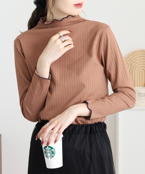 EGLANTINE(エグランティーヌ)の「EGLANTINE 前後2way 配色メロウ インナーカットソー(Tシャツ/カットソー・レディース・ブラック/ダークグリーン/キャメル/ワインレッド/チャコールグレー・38)」の4枚目の写真