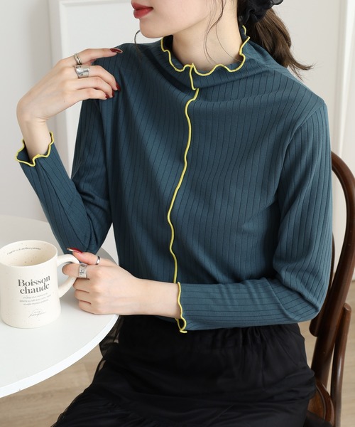 EGLANTINE(エグランティーヌ)の「EGLANTINE 前後2way 配色メロウ インナーカットソー(Tシャツ/カットソー・レディース・ブラック/ダークグリーン/キャメル/ワインレッド/チャコールグレー・38)」の3枚目の写真