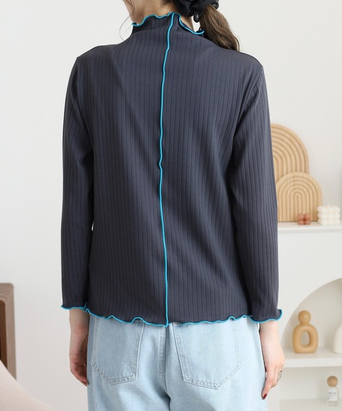 EGLANTINE(エグランティーヌ)の「EGLANTINE 前後2way 配色メロウ インナーカットソー(Tシャツ/カットソー・レディース・ブラック/ダークグリーン/キャメル/ワインレッド/チャコールグレー・38)」の17枚目の写真