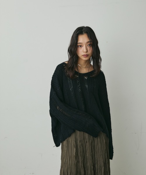 Lunea（ルネア）の「ダメージオーバーニットトップス（ニット/セーター・レディース・ベージュ/グレー/アイボリー/ブラック・FREE）」の3枚目の写真