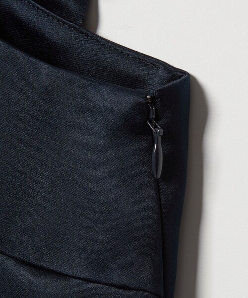 UNITED ARROWS（ユナイテッドアローズ）の「ギャザー サテン キャミソール ‐ウォッシャブル‐（キャミソール・レディース・ブラック/ネイビー・FREE）」の10枚目の写真