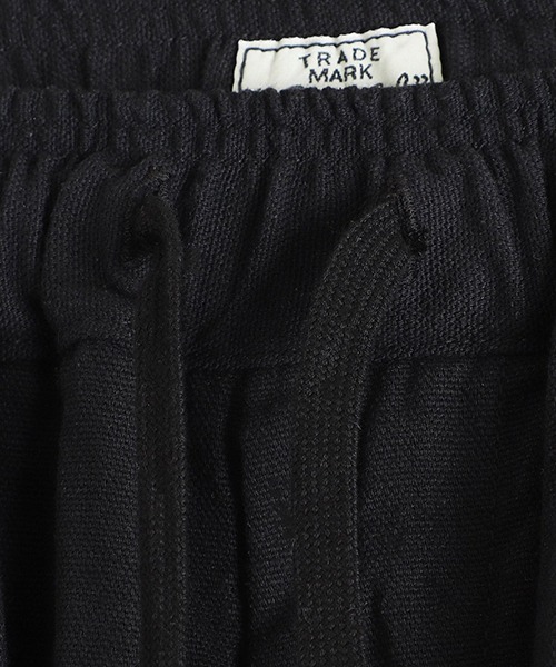 GOLD（ゴールド）の「GOLD / ゴールド：COTTON / SILK DUCK EASY CARGO SHORTS：25A-GL52511[MUS]（カーゴパンツ・メンズ・ブラック・S）」の3枚目の写真