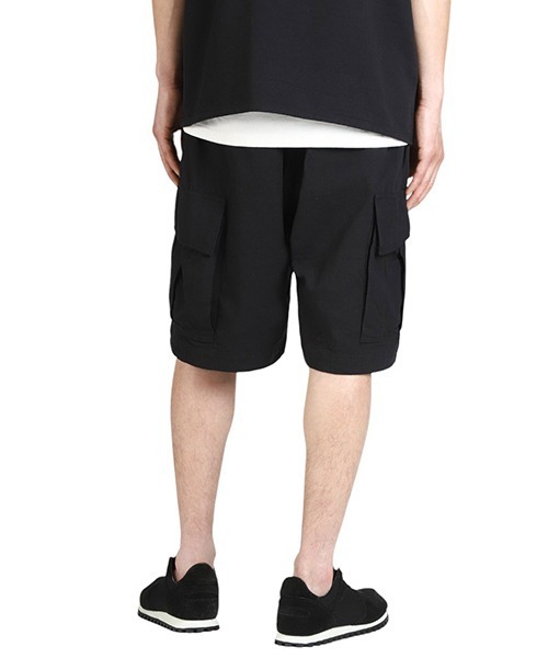 GOLD（ゴールド）の「GOLD / ゴールド：COTTON / SILK DUCK EASY CARGO SHORTS：25A-GL52511[MUS]（カーゴパンツ・メンズ・ブラック・S）」の9枚目の写真