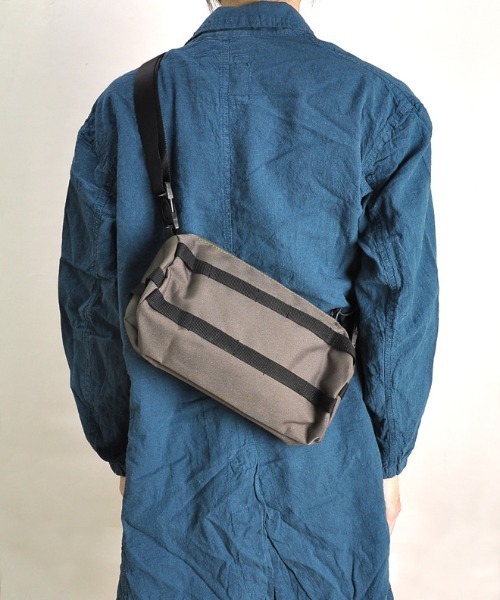 TONE SELECT GOODS(トーンセレクトグッズ)の「Butler Verner Sails(バトラーバーナーセイルズ)ナイロンショルダーバッグ コーデュラマルチユーズロールショルダー【JA-1889】(ショルダーバッグ・メンズ・ネイビー/ブラック・FREE)」の5枚目の写真