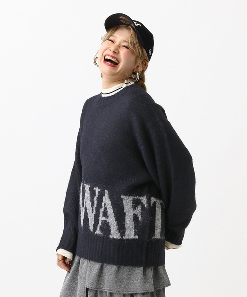 LEPSIM（レプシィム）の「3ゲージヴィンテージロゴプルオーバー　587869（ニット/セーター・レディース・ライトベージュ/レッド/イエロー/ネイビー・FREE）」の2枚目の写真