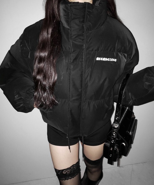 MAAクレージュ　ショート丈ダウンジャケット　ブルゾン刺繍ロゴ入りブラック 大好評につきロゴ無しバージョン追加！ 】グランジロゴ刺繍ショート