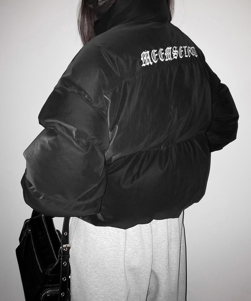 me+em select(ミームセレクト)の「【 大好評につきロゴ無しバージョン追加! 】グランジロゴ刺繍ショートパフダウンジャケット / grunge logo embroidery short puff down jacket(ダウンジャケット/コート・レディース・ブラック/ブラック系その他・FREE)」の20枚目の写真