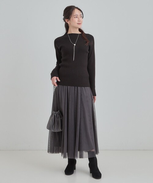 SHOO・LA・RUE（シューラルー）の「【絶妙なゆるピタ/洗濯機可】ちくちくしにくい リブハイネックやわらかニット（ニット/セーター・レディース・オフホワイト/ブラック/オレンジ/イエロー/ベージュ/ブルー・03/02/01/04）」の21枚目の写真