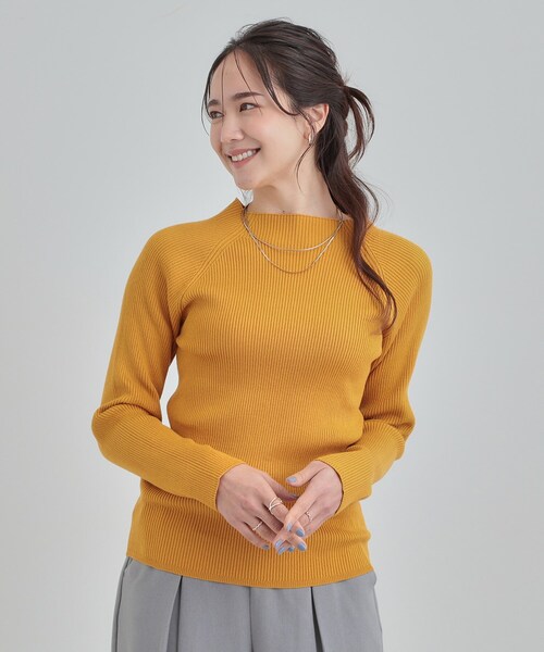 SHOO・LA・RUE(シューラルー)の「【絶妙なゆるピタ/洗濯機可】ちくちくしにくい リブハイネックやわらかニット(ニット/セーター・レディース・オフホワイト/ブラック/オレンジ/イエロー/ベージュ/ブルー・03/02/01/04)」の16枚目の写真